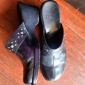 Studded leather clogs women's 6.5 M by Clarks.